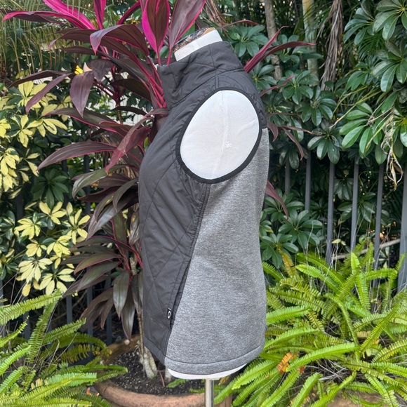 💥🆕💥 Oakley Hydrofree Quikted Puffer Vest - Picture 4 of 10